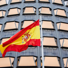 Bandera de España en el Tribunal Constitucional el día en que toman posesión de su cargo los nuevos magistrados del TC, en la sede del Tribunal Constitucional, a 18 de noviembre de 2021, en Madrid.