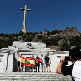 Militantes franquistas en el Valle de los Caídos. EFE