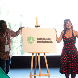 Teresa Rodríguez interviene en la apertura de la Asamblea Constituyente de Adelante Andalucía junto al alcalde de Cádiz, José María González "Kichi". - EFE