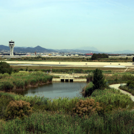 Pistes de l'aeroport del Prat vistes des del mirador de l'Illa