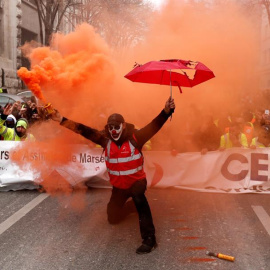 Manifestació a Marsella contra la reforma de les pensions que promou Macron. EFE / GUILLAUME HORCAJUELO.