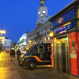 La Policía tenía controlada la Puerta del Sol de Madrid desde primera hora de la noche. Foto: KIKE ÁLVAREZ