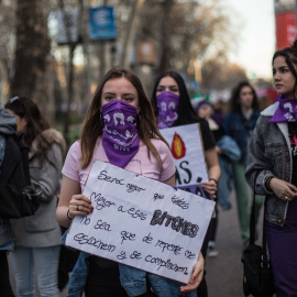 Varias chicas acuden a la manifestación del 8M en Madrid.-JAIRO VARGAS