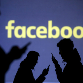 Logo de Facebook. REUTERS/Dado Ruvic