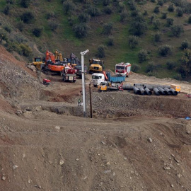 Lugar de trabajo en donde el equipo de rescate intenta sacar a Julen mediante un pozo paralelo. | Daniel Pérez / EFE