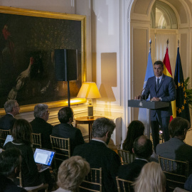 El presidente del Gobierno, Pedro Sánchez, durante su comparecencia ante los medios de comunicación en la residencia del embajador representante permanente de España ante las Naciones Unidas, en Nueva York. EFE