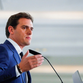 El líder de Ciudadanos, Albert Rivera, durante su intervención en un desayuno informativo celebrado en un hotel de Madrid. EFE/Emilio Naranjo