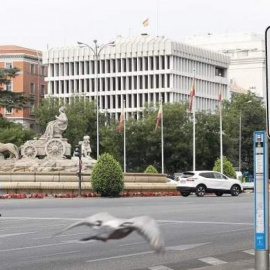 Vista de una señal de Madrid Central situada en la Plaza de Cibeles de Madrid | EFE/ J.P.Gandul