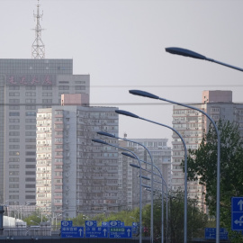 03/05/2024 Vista de edificios residenciales y comerciales en el centro de la ciudad de Beijing, China, a 14 de abril de 2023.