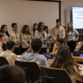 Estudiantes de EduCaixa presentando sus propuestas en la sede de la ONU en Nueva York.