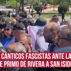 Cánticos fascistas y enfrentamientos con la Policía: así ha sido la llegada de los restos de Primo de Rivera al cementerio de San Isidro