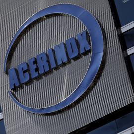 El logo de Acerinox en su sede en Madrid. E.P./Eduardo Parra