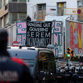 La manifestación a favor de la okupación en su llegada al Kubo y la Ruïna, a 11 de mayo de 2023, en Barcelona.