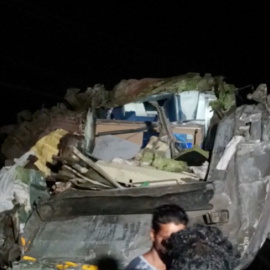 Vista de un compartimento dañado tras el accidente mortal de dos trenes, en Balasore, India, a 2 de junio de 2023.