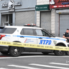 Dos agentes de Policía en Brooklyn, Nueva York, Estados Unidos, el 10 de septiembre de 2023.