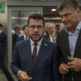 El presidente de la Generalitat, Pere Aragonès y el presidente de Pimec, Antoni Cañete, en una imagen de archivo.