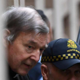 Pell a su llegada al tribunal en Sídney. REUTERS