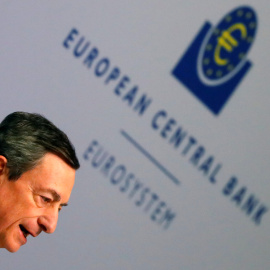 El presidente del Banco Central Europeo (BCE), Mario Draghi, en una conferencia de prensa tras la reunión del Consejo de Gobierno de la entidad, en Fráncfort. REUTERS/Kai Pfaffenbach