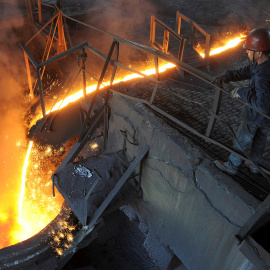 Trabajador de una planta siderúrgica china. REUTERS/Stringer