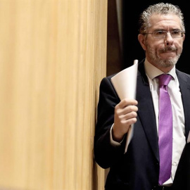 El ex secretario general del PP de Madrid Francisco Granados, a su llegada para comparecer hoy en la comisión de investigación del Congreso de los Diputados sobre la supuesta financiación irregular del PP. EFE/Mariscal