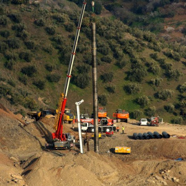 Continúan los trabajos del rescate de Julen, el niño de dos años que cayó el pasado domingo día 13 a un profundo y estrecho pozo en la localidad de Totalán | EFE