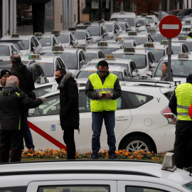 Concentración de taxistas en las inmediaciones del recinto ferial de Ifema, en el segundo día de la huelga indefinida del sector del taxi | EFE