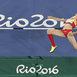 La atleta cántabra Ruth Beitia en uno de sus saltos en la final olímpica de salto de altura en los JJOO de Rio. Fabrizio Bensch