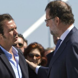 El alcalde de Cádiz, José María González, y el presidente del Gobierno, Mariano Rajoy, en la inauguración Puente de la Constitución. EFE