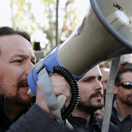 Pablo Iglesias en las protestas ante la sede de Gas Natural en Madrid / EFE