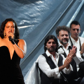 La cantante Rosalía durante la gala de entrega de los Latin Grammy 2023, en el Palacio de Congresos de Sevilla, a 16 de noviembre de 2023. María José López / Europa Press