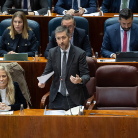 El portavoz del Gobierno de Ayuso, Miguel Ángel García, interviene durante un pleno en la Asamblea de Madrid, a 6 de febrero de 2025.