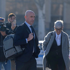 El expresidente de la Real Federación Española de Fútbol (RFEF) Luis Rubiales, a su llegada a una nueva jornada del juicio contra Rubiales, en la Audiencia Nacional de San Fernando de Henares, a 14 de febrero de 2025, en San Fernando de Henares, Madrid (España). Imagen de archivo.