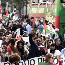 Decenas de personas durante una manifestación por la autodeterminación del Sahara Occidental, a 16 de noviembre de 2024, en Madrid