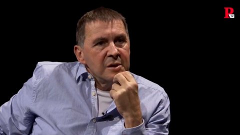 Arnaldo Otegi, durante la entrevista con la directora de Público, Ana Pardo de Vera - PÚBLICO TV