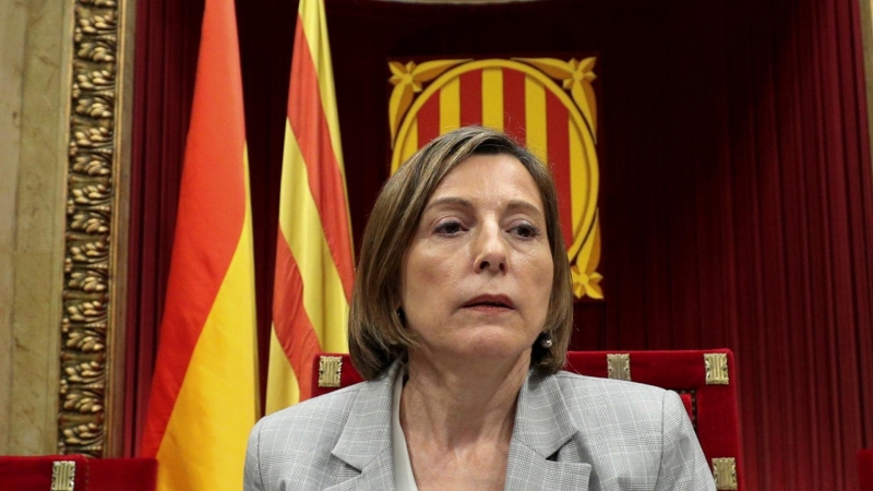 La presidenta del Parlament, Carmen Forcadell, antes del comienzo del pleno de la cámara autonómica del pasado 27 de octubre en la que se aprobó la declaración unilateral de independencia. REUTERS/Albert Gea