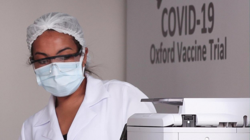 La vacuna contra el coronavirus de la Universidad de Oxford es prometedora. / AMANDA PEROBELLI (REUTERS)