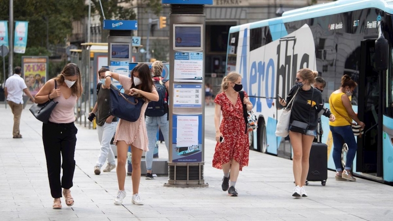 31/07/2020.- Ambiente en la plaza Cataluña de Barcelona inusualmente vacia de turistas durante las restricciones a causa de la pandemia por la Covid-19 que afectan a Cataluña. EFE/ Marta Perez