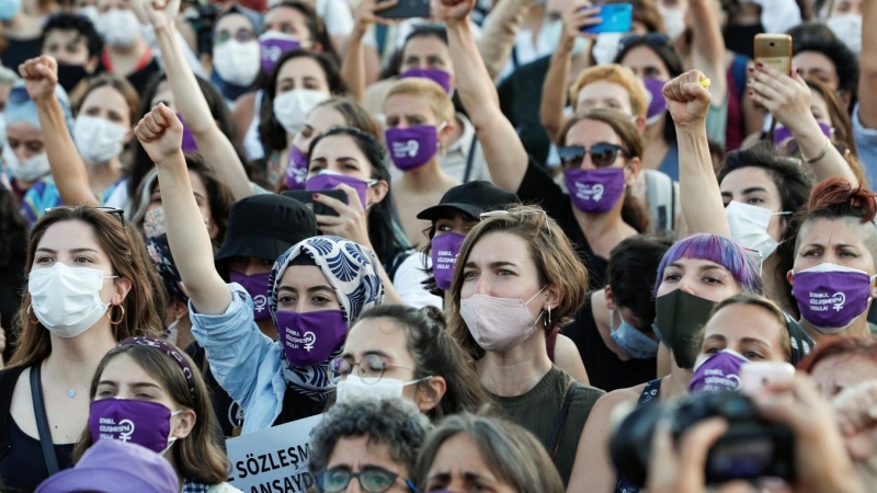 Detenidas en Turquía 33 mujeres durante una manifestación a favor del  Convenio de Estambul contra la violencia machista | Público