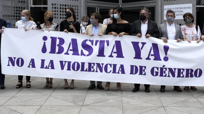 Pancarta en la concentración silenciosa contra la violencia machista, a 14 de junio de 2021, en la Plaza de Cibeles, Madrid, (España)