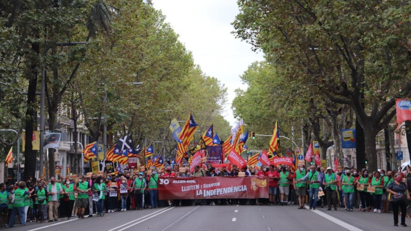 La mobilització de l'ANC per commemorar el 3-O a la Diagonal de Barcelona.