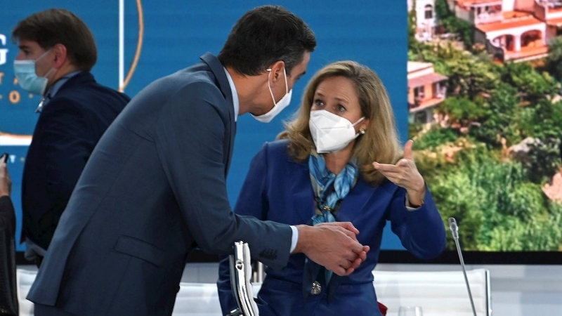 31/10/2021 Pedro Sánchez, con Nadia Calviño durante la Cumbre del G20 en Roma.