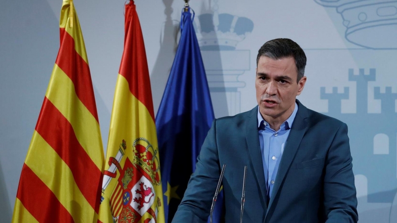 El presidente del Gobierno, Pedro Sánchez, durante la declaración institucional ofrecida este domingo desde la sede de la Delegación del Gobierno en Cataluña en Barcelona.