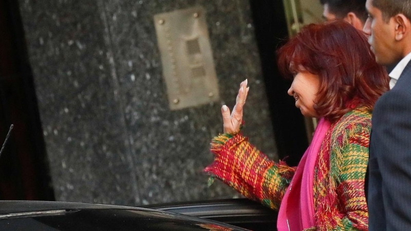 05/09/2022 Cristina Fernández de Kirchner saluda a sus seguidores un día después del intento de asesinato