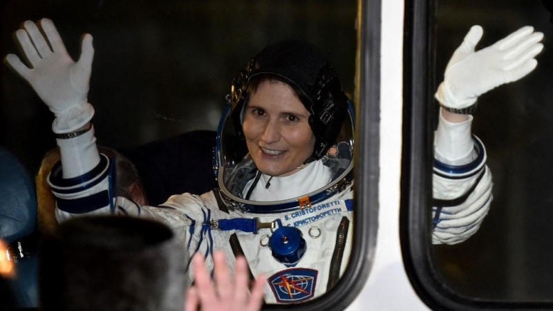 La astronauta Samantha Cristoforetti antes de una de sus incorporaciones a la Estación Espacial Internacional en noviembre de 2014.