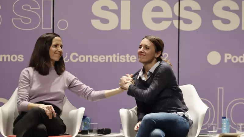 Las ministras de Igualdad, Irene Montero, y la secretaria general de Unidas Podemos, Ione Belarra,  en el acto '¿Consentiste o no? Solo sí es sí' a 5 de febrero de 2023
