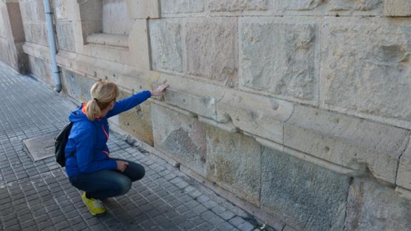 Les parets de Barcelona parlen de la història de la ciutat