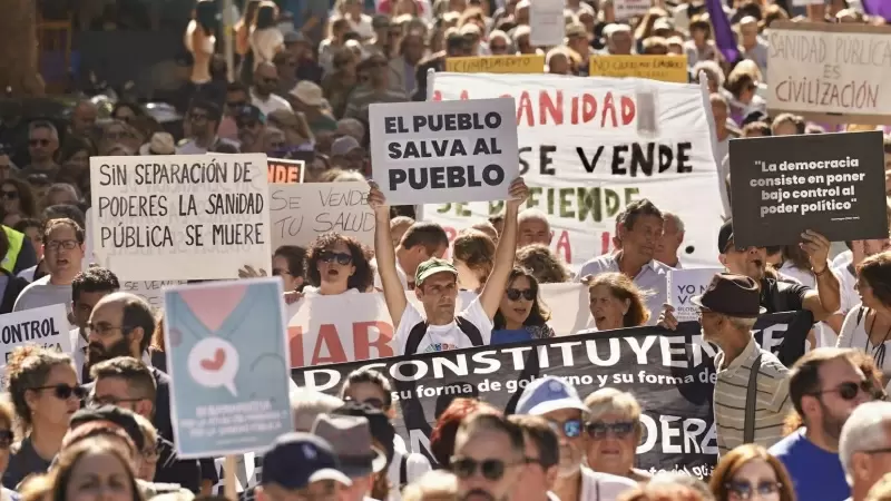 Imagen de archivo de la manifestación en Málaga a favor de una sanidad pública el otoño pasado.