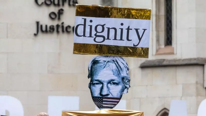 Protestas para pedir la libertad de Julian Assange frente a las Cortes de Justicia del Reino Unido.