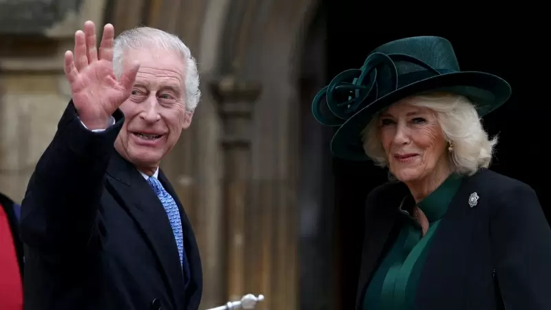 El rey Carlos III y la reina Camilla llegan para asistir al Servicio de Pascua en la Capilla de San Jorge en el Castillo de Windsor.