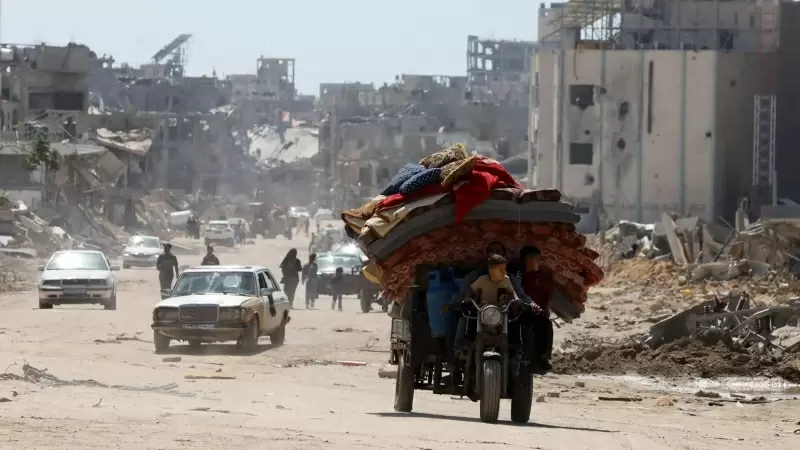 Palestinos llegan a Khan Yunis después de huir de Rafah, a 7 de mayo de 2024.